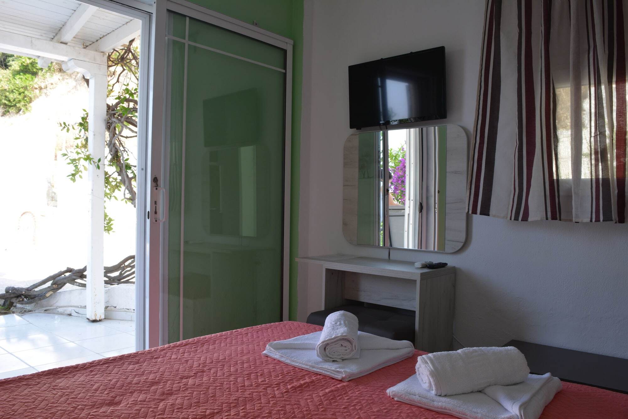 Dias Apartments Мола Калива Екстериор снимка